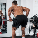 Athlète dos musculation rowing barre