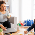 équilibre de vie femme enfant salon