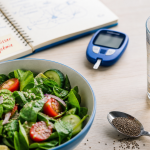 Faire baisser la glycemie perte de poids : salade, fibres et glucomètre