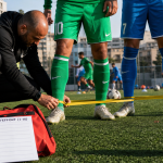 Football préparation physique : élastiques chevilles, sprint et prévention blessures
