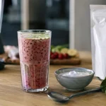 Smoothie proteine pour maigrir avec fruits rouges, chia et whey, effet satiété